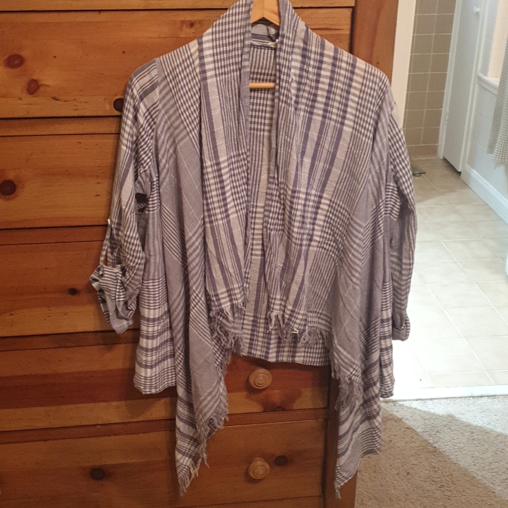 Womens linen long sleeve w/ roll up button sleeves